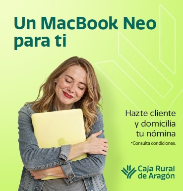 Cuenta nómina - Mujer abraza su MacBook Neo